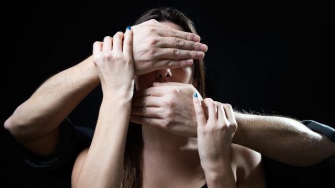La violenza come manipolazione mentale