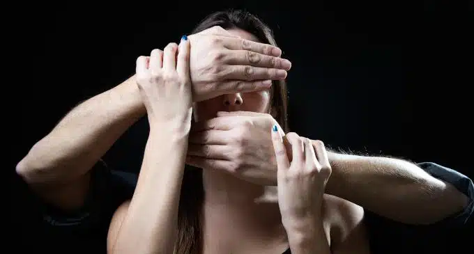 Violenza domestica: il ruolo della manipolazione mentale - Psicologia