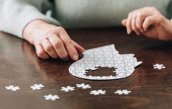Empatia: nuovi modelli spiegano l'origine dei comportamenti empatici