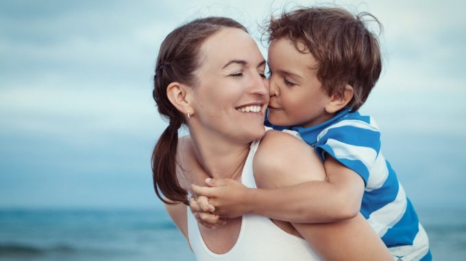 La mamma è sempre la mamma… o forse no? Come i pensieri attuali possono modificare i nostri ricordi affettivi