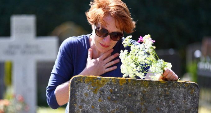 Affrontare la morte di un caro amico: le variabili coinvolte nel processo di elaborazione del lutto