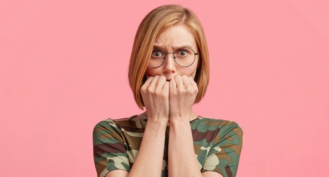 Timidezza: caratteristiche, differenze con la fobia sociale e strategie per diventare dei “timidi di successo”