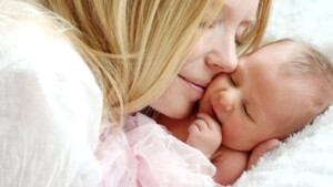 Attaccamento e relazione madre-neonato il dono del caregiving
