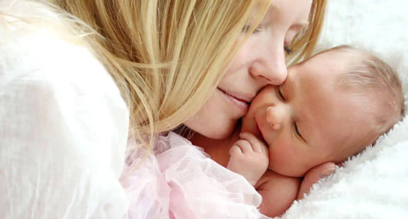 Attaccamento e relazione madre-neonato il dono del caregiving