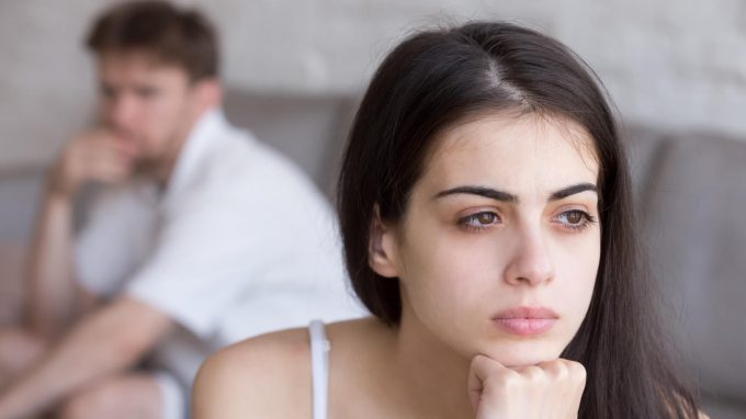 Come la bassa autostima fa vivere con rimpianto i sacrifici fatti per il proprio partner