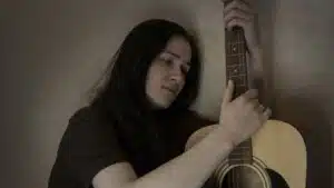 Musica ed emozioni: la sofferenza dei giovani musicisti indipendenti
