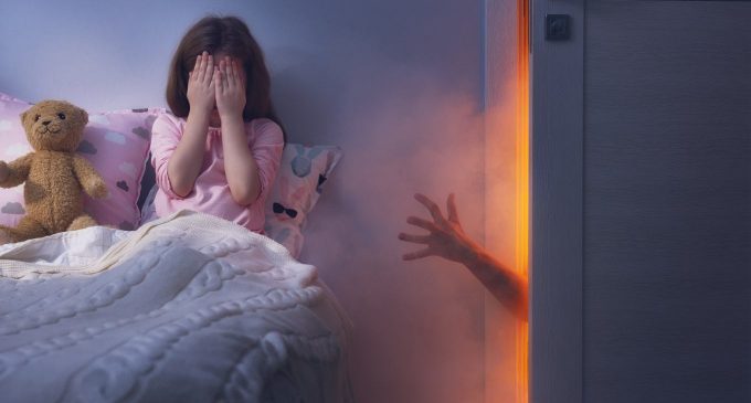 Pedofilia femminile: quando la donna abusa di un minore