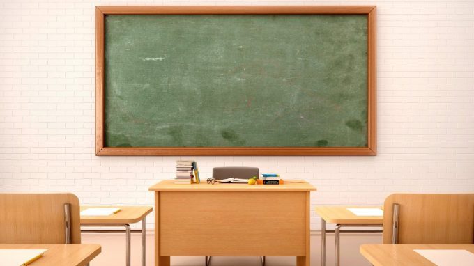 Un’insegnante viene umiliata in classe dagli studenti perché mentalmente sofferente