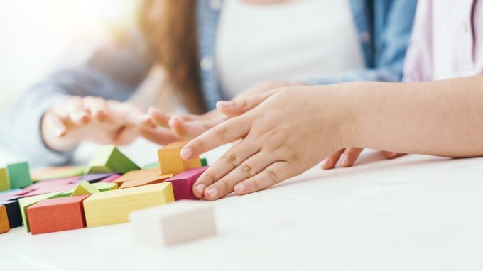 Costruire l’autonomia e contrastare i comportamenti problema: l’importanza dell’educazione strutturata