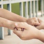 Detenzione genitoriale: le conseguenze a lungo termine sui figli -Psicologia