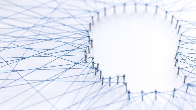 L’APA contraddice se stessa? Il riesame critico delle linee guida