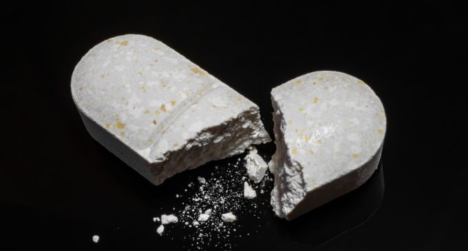 Morti per overdose e il legame tra diverse condizioni socioeconomiche
