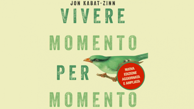 Vivere momento per momento. Sconfiggere lo stress, il dolore, l’ansia e la malattia con la mindfulness – Di John Kabat Zinn, recensione del libro