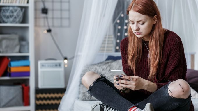 Dipendenza dallo smartphone e depressione negli adolescenti