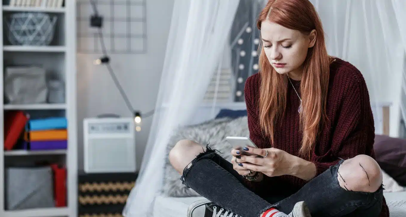 Dipendenza da smartphone effetti sulla salute mentale negli adolescenti