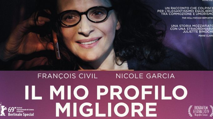 Il mio profilo migliore (2019) la bellezza che sfiorisce, il timore della solitudine e il ricorso a un alter ego social – Recensione del film