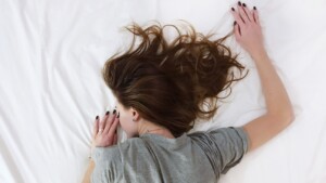 Sonno caratteristiche cambiamenti ed effetti nella vita degli adolescenti