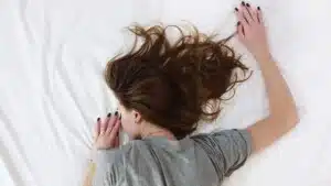 Sonno caratteristiche cambiamenti ed effetti nella vita degli adolescenti