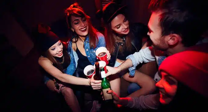 Binge drinking: inversione del fenomeno tra gli adolescenti - Psicologia