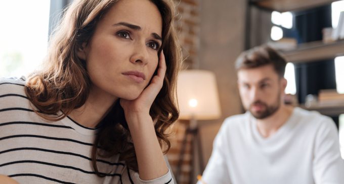 Soddisfare i propri bisogni psicologici all’interno o all’esterno della relazione con il partner: quali gli effetti sulla stabilità della coppia?