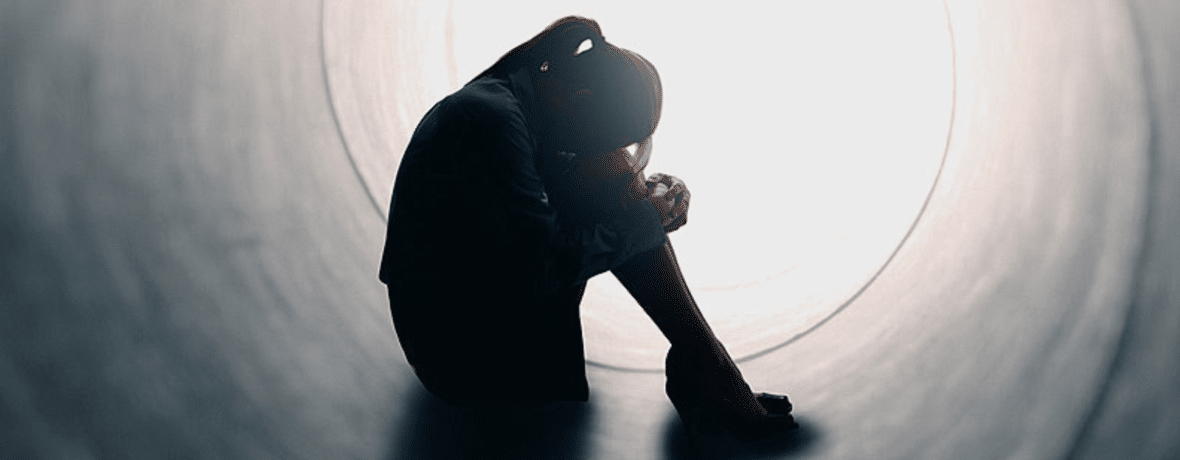 Suicidio in adolescenza: l'importanza di interventi preventivi a scuola