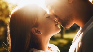 Baci nella coppia un legame con la soddisfazione sessuale e relazionale