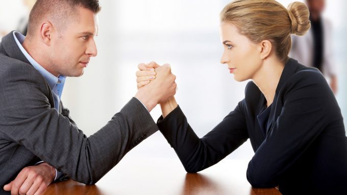 Relazioni e giochi di potere: come il narcisismo influenza la percezione del potere all’interno delle coppie