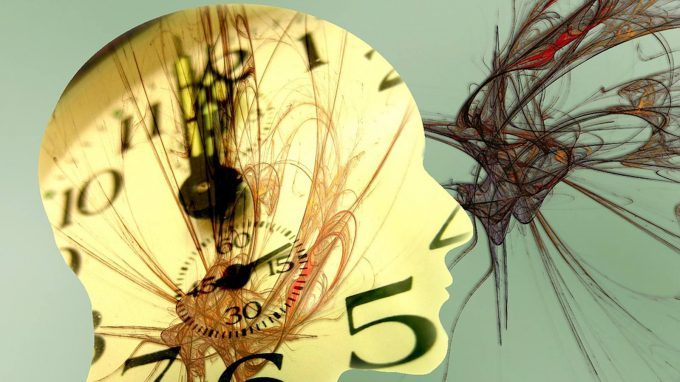 La percezione del tempo può essere influenzata dall’età, da fattori cognitivi, emotivi e culturali?
