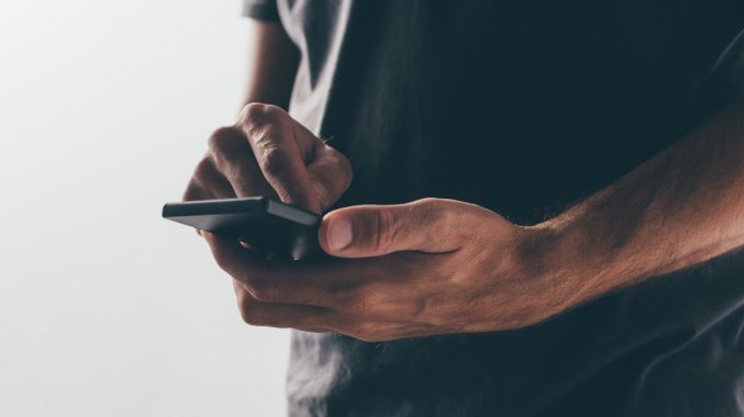 Adolescenza e sexting: informare i ragazzi e supportare i genitori