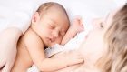 Il contatto pelle a pelle tra madre e bambino condiziona il futuro tipo di attaccamento e lo sviluppo cerebrale