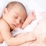Contatto pelle a pelle madre-bambino: effetti su attaccamento e sviluppo