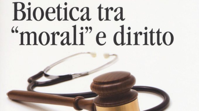 I confini della propria libertà terminano dove iniziano quelli dell’altro: questa è la bioetica – Recensione del saggio “Bioetica tra ‘morali’ e diritto”