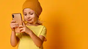 Bambini e nuove tecnologie: l'impatto sulle capacità di regolazione emotiva