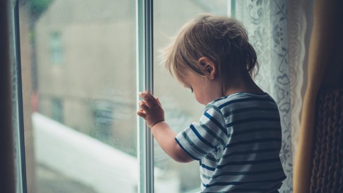 I bambini adottati dopo l’istituto: gli effetti della deprivazione precoce sul loro sviluppo – Una panoramica sulla situazione attuale