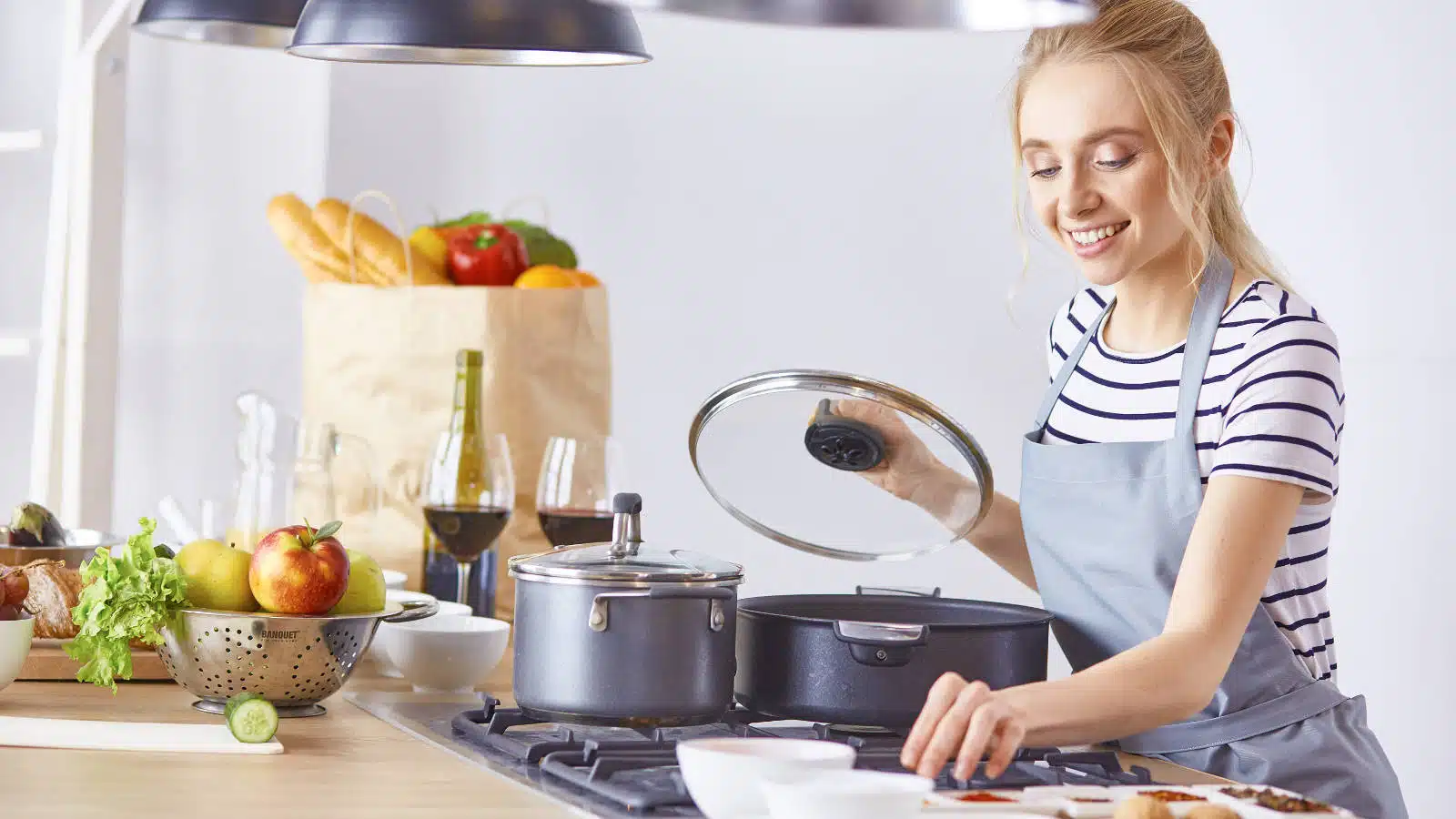 Cucina e psicologia: i benefici individuali e sociali del cucinare