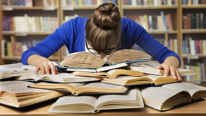 Procrastinazione decisionale e accademica: il disagio provato dagli studenti procrastinatori e la difficoltà nel cambiare le proprie abitudini