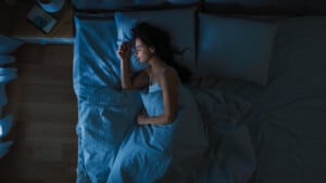 Sogni lucidi: quale associazione con risvegli notturni e utilizzo della sveglia