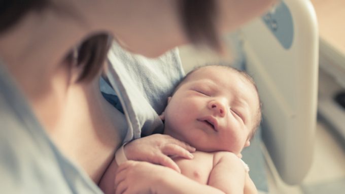 Divenire anche mamma – Moms, una nuova serie su maternità e genitorialità