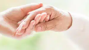 Demenza: effetti positivi del nurturing touch come strumento di relazione