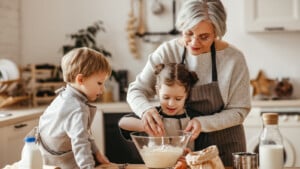 Dinamiche interpersonali tra nonni, genitori e figli: risorse e limiti - Moms