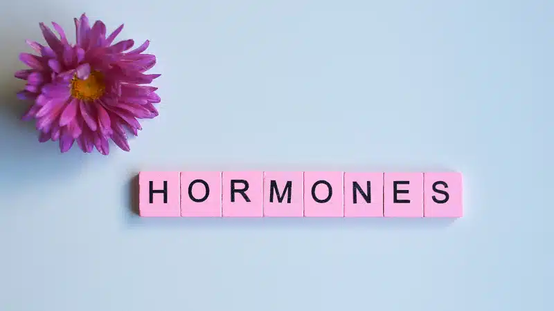 Variazioni ormonali: effetti di contraccettivi e ciclo mestruale nella donna