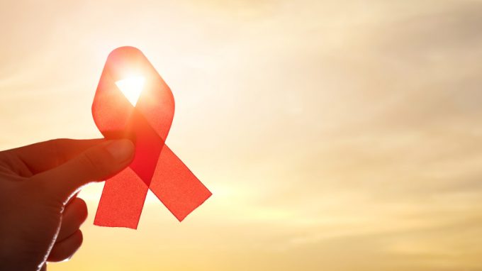 Sfidare l’AIDS, il fenomeno Bugchasing: quali motivi spingono a contrarre volontariamente il virus?