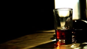 Alcol e personalità: l'effetto dei tratti di personalità sul trattamento dell'AUD