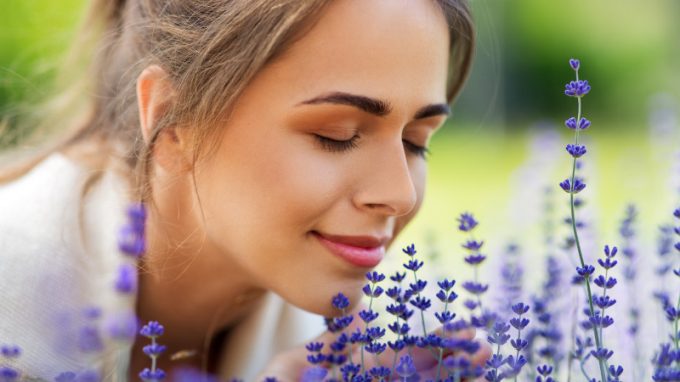 Apprendere con i profumi: memoria olfattiva come mezzo per potenziare la memoria visuo-spaziale