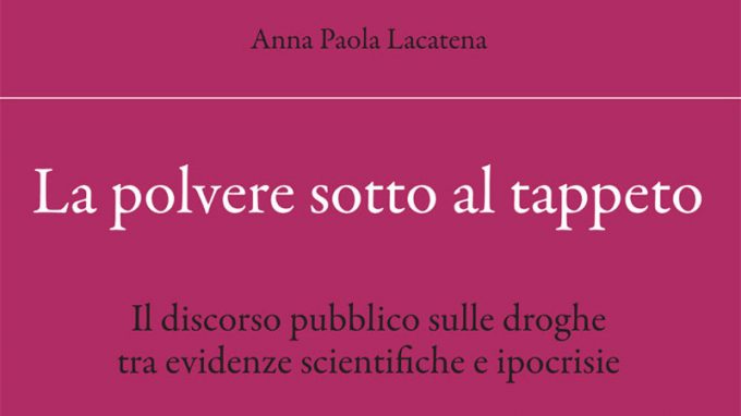 La polvere sotto al tappeto (2021) di Anna Paola Lacatena – Recensione del libro
