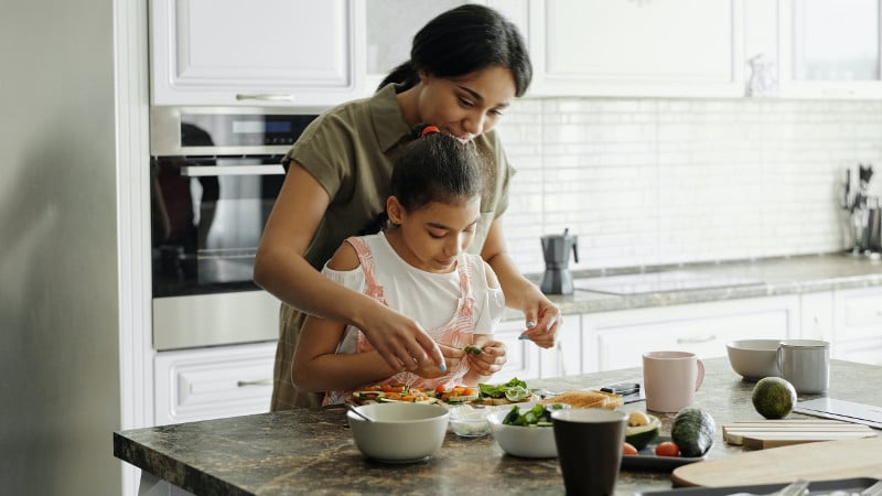 Effetto IKEA: cucinare coi propri figli aumenta il consumo di frutta e verdura