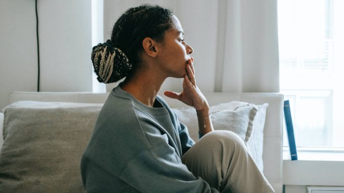È facile smettere di pensare se sai come farlo… Ma è vantaggioso?