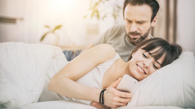 Ossitocina: il potenziale ruolo terapeutico nel mantenimento dei legami di coppia e nella riduzione della gelosia