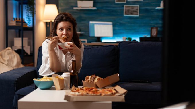 Alimentazione e Covid-19: gli effetti del lockdown sull’alimentazione emotiva e sul binge eating