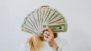Psicologia del denaro: riflessioni sul legame tra denaro e spiritualità